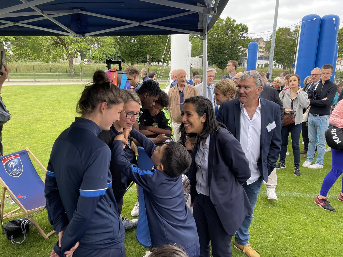 LigueFootLFPL's tweet photo. 🔥 De @stsebsurloire à @BasseGoulaine, la Ligue était naturellement présente ce mercredi sur le passage de la #flammeolympique avec de nombreuses animations #futnet #pef #foot5 #cécifoot. Rendez-vous cet été à La Beaujoire ⚽️ @Paris2024 👌 https://t.co/vPnMZOwQ4l