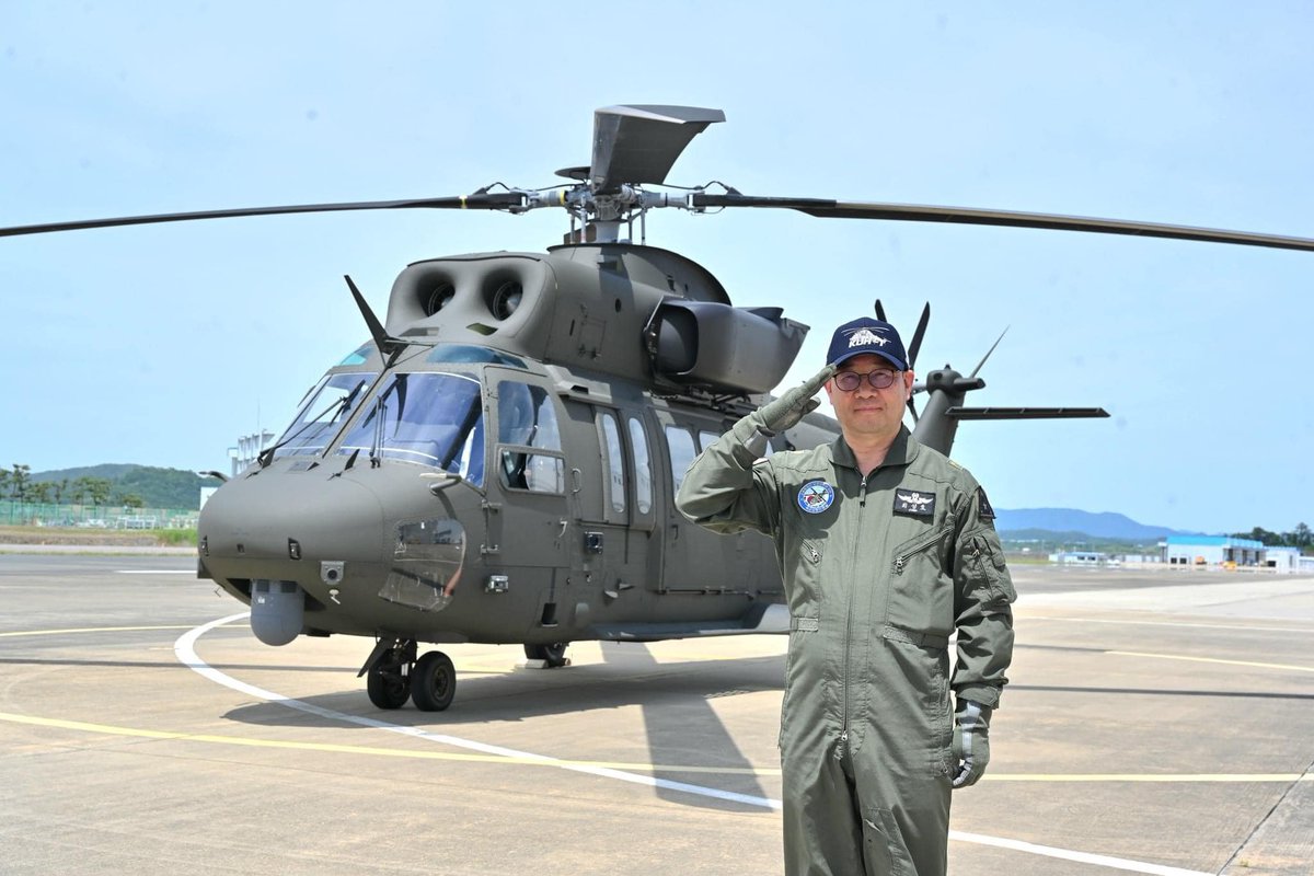 AviacionDefensa's tweet photo. El ejército surcoreano recibió los 210 helicópteros KUH-1 Surion encargados

El ejercito de 🇰🇷 recibió su último #Surion 12 años después de la llegada de la primer aeronave
https://t.co/2Ng50lQtTW

@KoreaAerospace_ https://t.co/BSW2ErVc0X