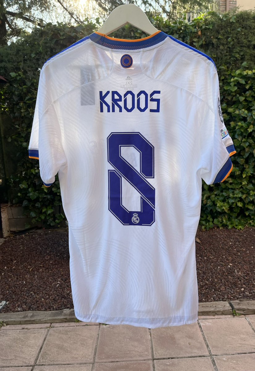 FerCamisYFutbol's tweet photo. 🇪🇸 _CAMISETA REAL MADRID_ • 21-22• L
Mi pequeño homenaje @ToniKroos con su 8. 😎😎😎
Un #teampleate con cuello redondo 👕 y con detalles en azul y naranja. Un estilo que me convence y está claro que la combinación de colores que recuerda a la diosa #cibeles con las ondas. https://t.co/XI5ey9XDTu