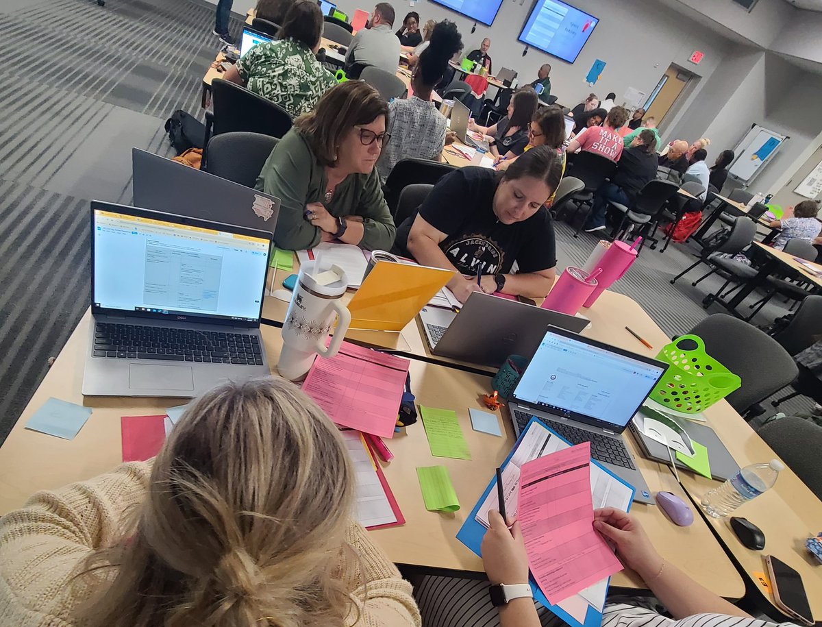 CKerr01's tweet photo. EVERY math teacher is teaching a lesson in front of a teacher audience on VIDEO #mathonPurpose #reflection #cultivatingqualityteaching @KarinMarshall12 @AlvinISD_Math https://t.co/l3FMV6XgqJ