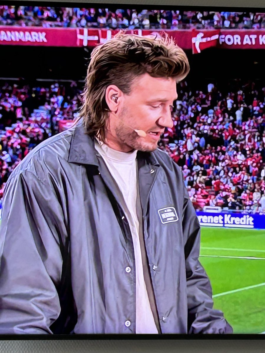 HobroEkspressen's tweet photo. Meget kan man mene om Bendtner. Men med fuldt Bundesligahår har han i hvert fald forberedt sig fysisk på et EM i Tyskland.
#dansve https://t.co/C05XWAQJHW