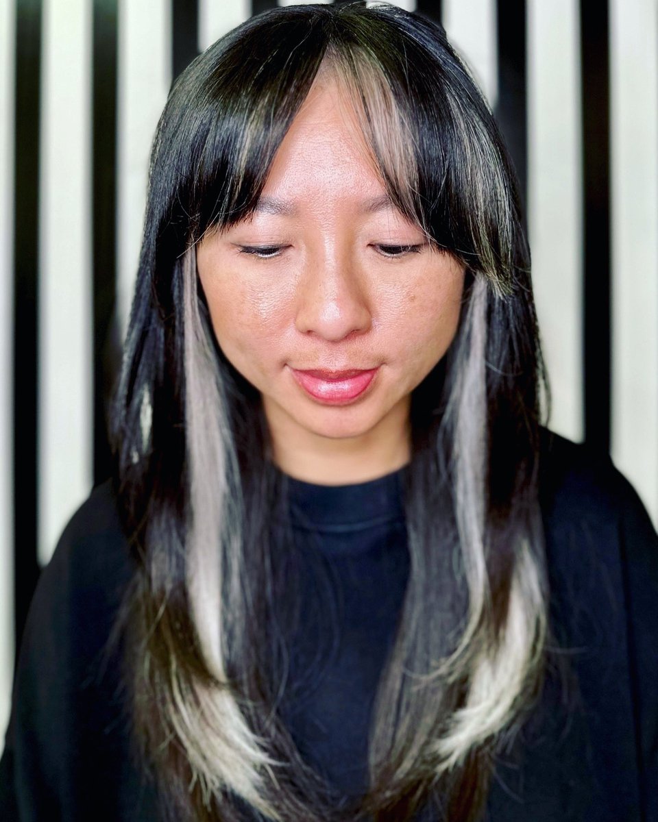 hairetics_salon's tweet image. Witchy streaks are one of our favorite things. Let’s talk about yours. #fringe #HairFringe #FaceFrame #SFSalon #WitchyWednesday #TwoTone