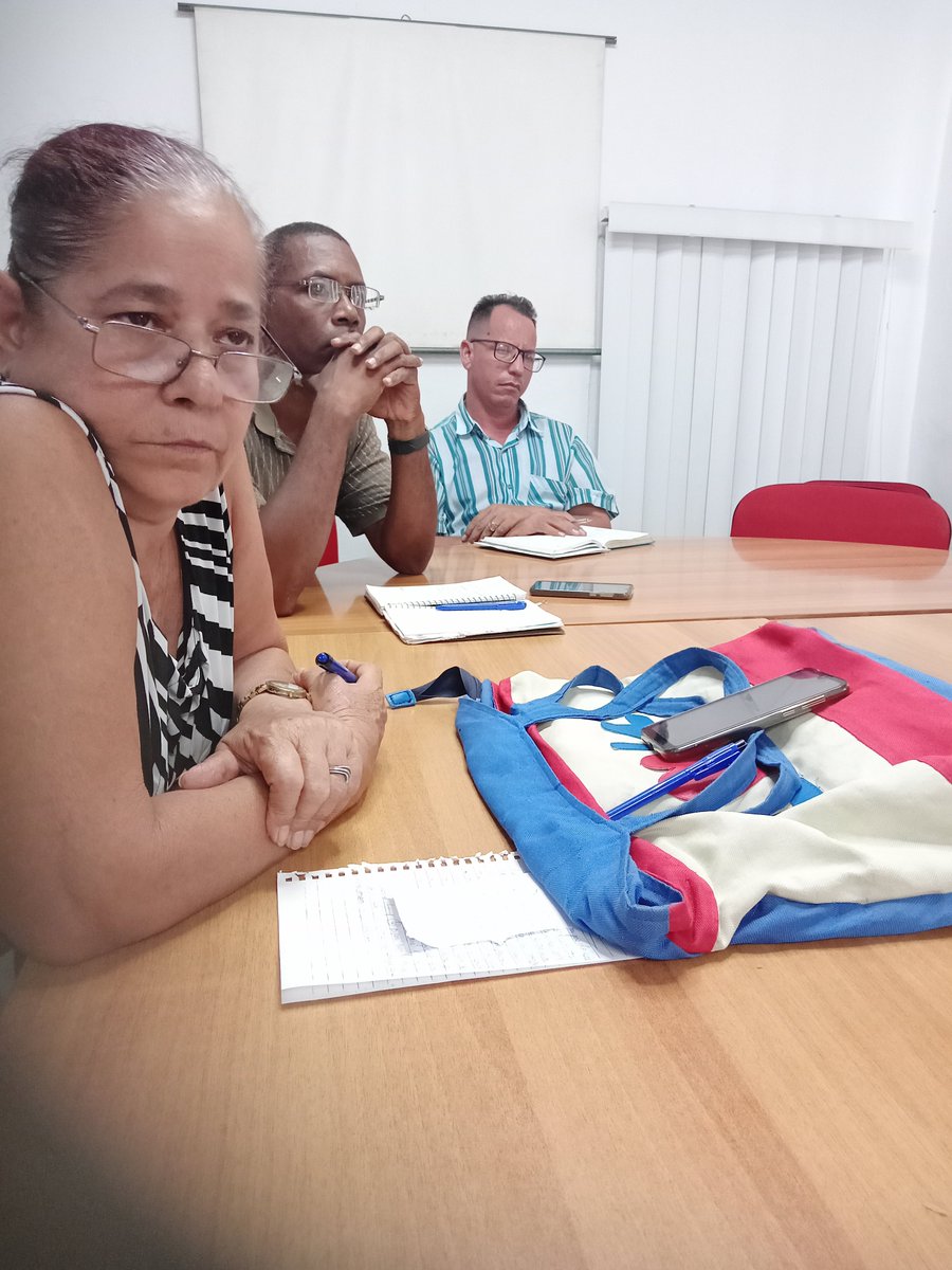 Reunión de trabajo con la Presencia de la Dirección Provincial de Recursos Hidráulico y de Aguas Habana, organizando acciones para la estabilidad del territorio. #LaLisaViveEnMí 
#LaHabanaViveEnMí