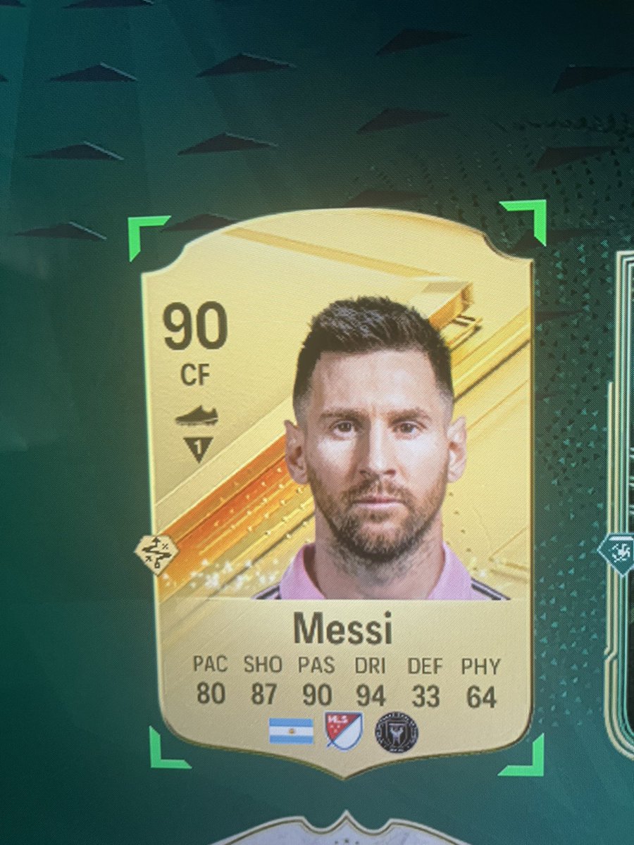 LufcFelix's tweet photo. @ZwebackHD who do I evo? someone help pls https://t.co/uyV8V595eN