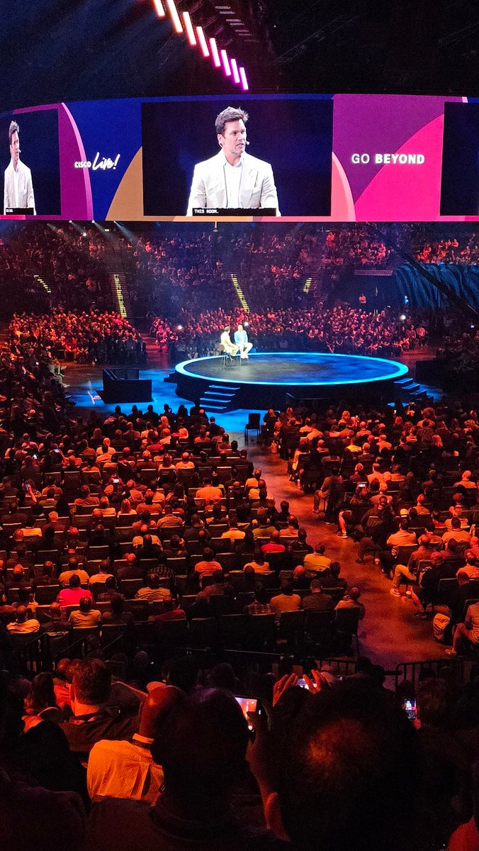 noxAlynor's tweet photo. Whereelse would you get to choose between 3 cool Toms? First time #ciscolive https://t.co/Q3MkzNaW3q