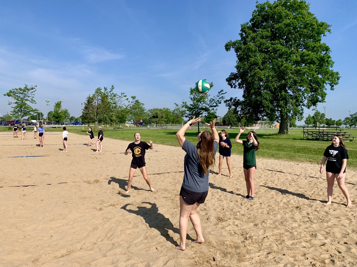 kristencheck1's tweet photo. A beautiful day to head to “the beach”! 🏖️ 🏐 The Holy Cross Grade 9 PPL1OF class show off their “killer” Volleyball skills at Woodbine Park today! #PlayLikeAGirl https://t.co/QCJGzi2zFR