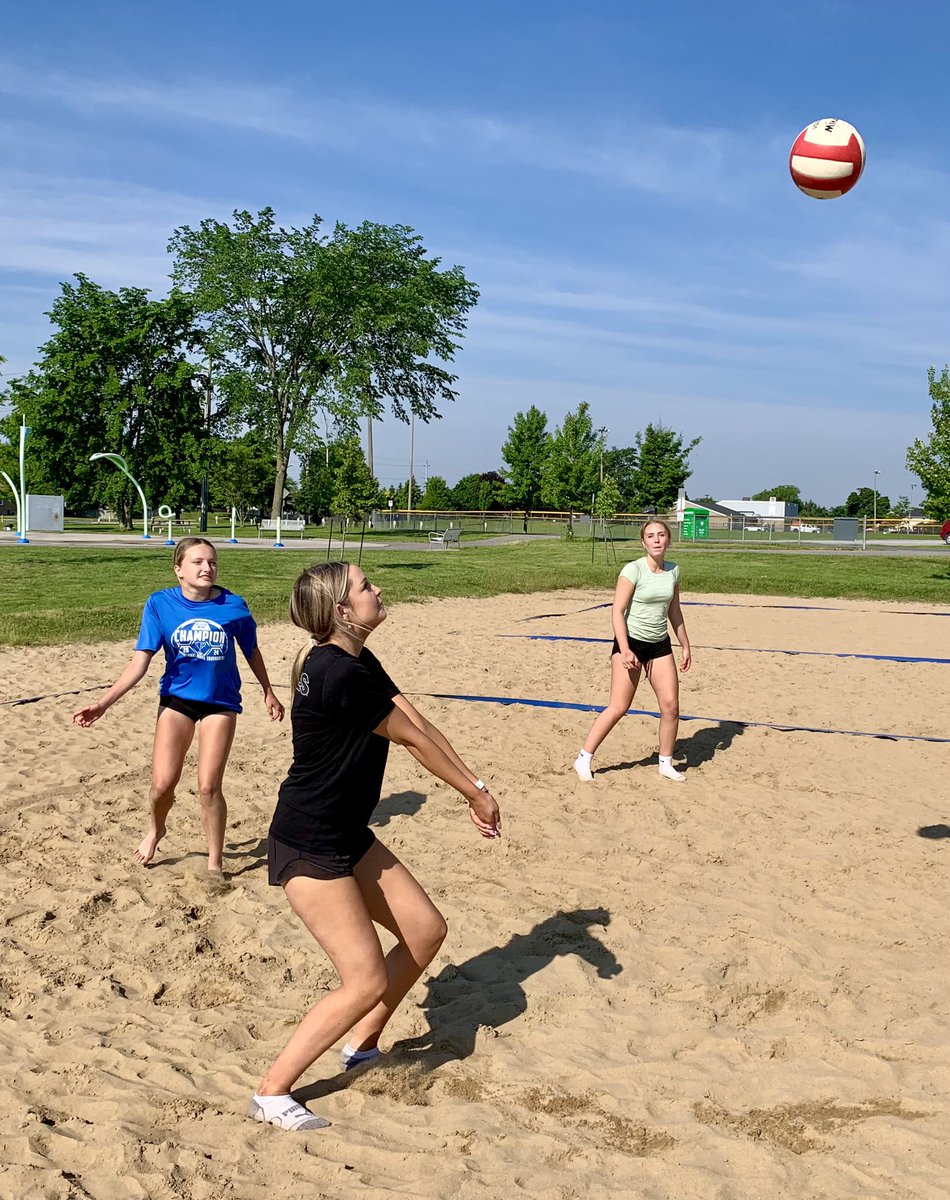 kristencheck1's tweet photo. A beautiful day to head to “the beach”! 🏖️ 🏐 The Holy Cross Grade 9 PPL1OF class show off their “killer” Volleyball skills at Woodbine Park today! #PlayLikeAGirl https://t.co/QCJGzi2zFR