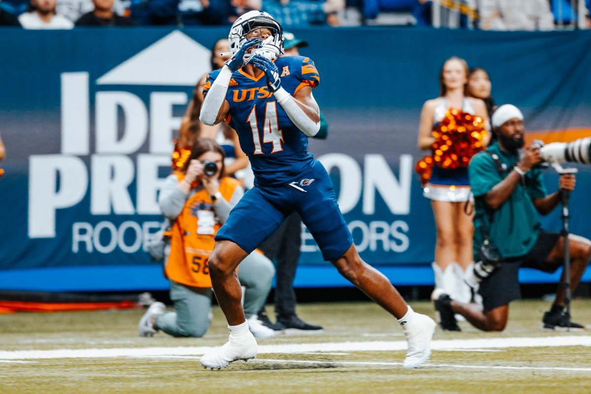 In his freshman season, @DevinMcCuin1 dazzled with 546 yards, 3 touchdowns, and an electrifying 72-yard run 🤩

Excited to see what he brings in year two with the Roadrunners! 🔋

#210TriangleOfToughness
#LetsGo210 | #BirdsUp 🤙