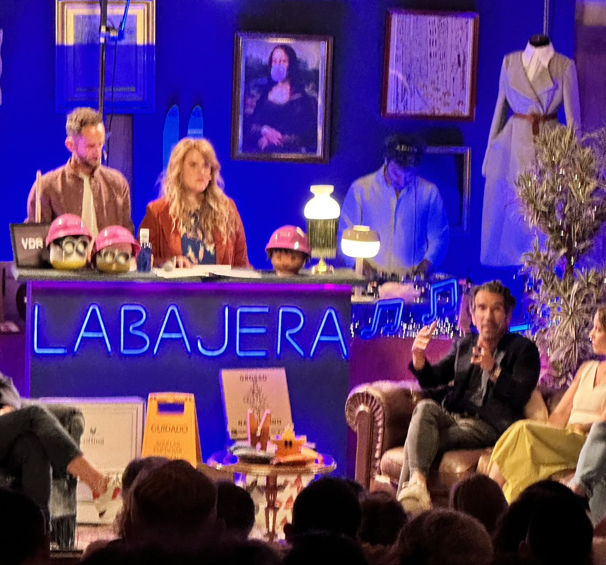 jcrecio's tweet photo. Tarde en #labajera @ajenavarra magnífico elenco de participantes #VDR #Scalpers #Grosso_Napoletano y una representación Navarra de mucha calidad. Ambientazo y buena cantera de emprendedores, sigue habiendo partido 😀 https://t.co/Gaq53ch2Fi