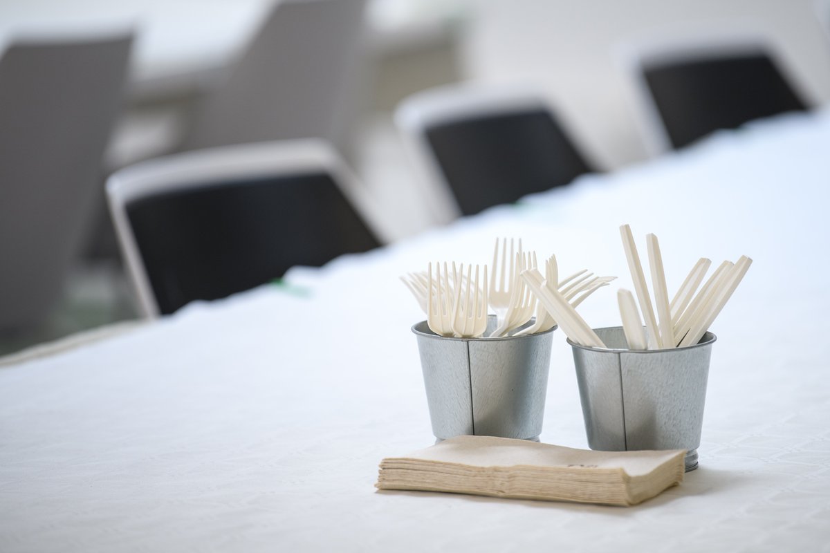 La acción individual no es suficiente, pero sí necesaria. Tratamos de reducir la huella ecológica en nuestros eventos usando  elementos compostables y reciclados/reciclabes. No vamos en bicicleta porque tenemos que cargar un montón de material...

#DíaMundialDelMedioAmbiente