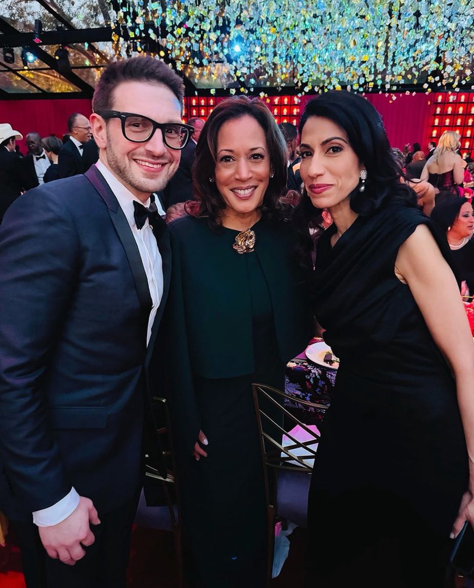 New York Moves Mag tweet media