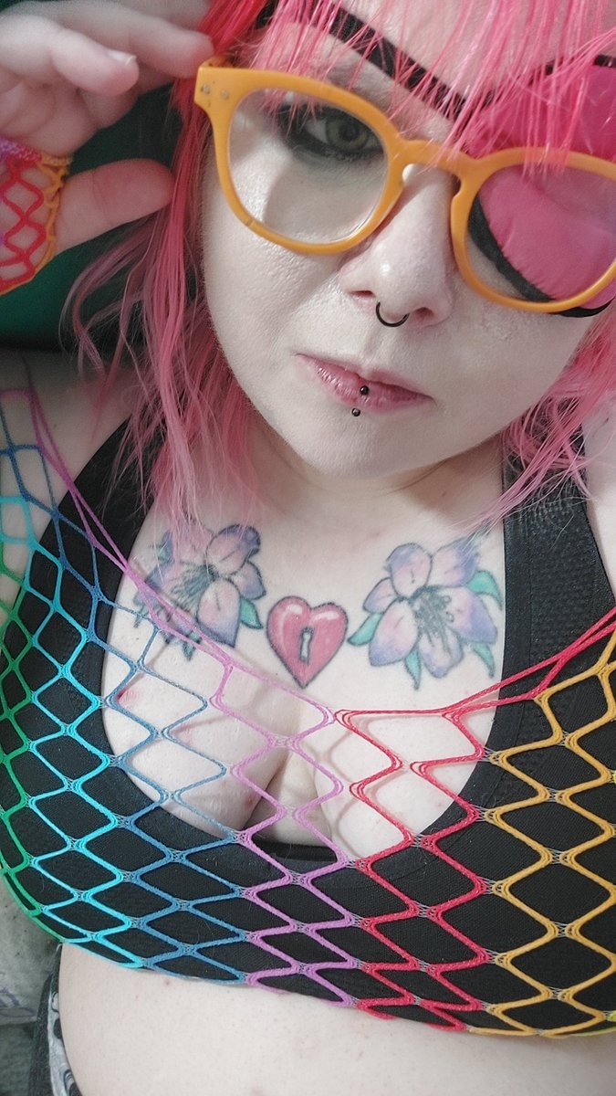 IttyBittyBatty9's tweet photo. Feeling cute, might delete later π₯°βΊοΈπ«Ά #feelingcute #fishnets #plussize #plussizegirl #rainbow #rainbowfishnets https://t.co/FFEEtwv2xr