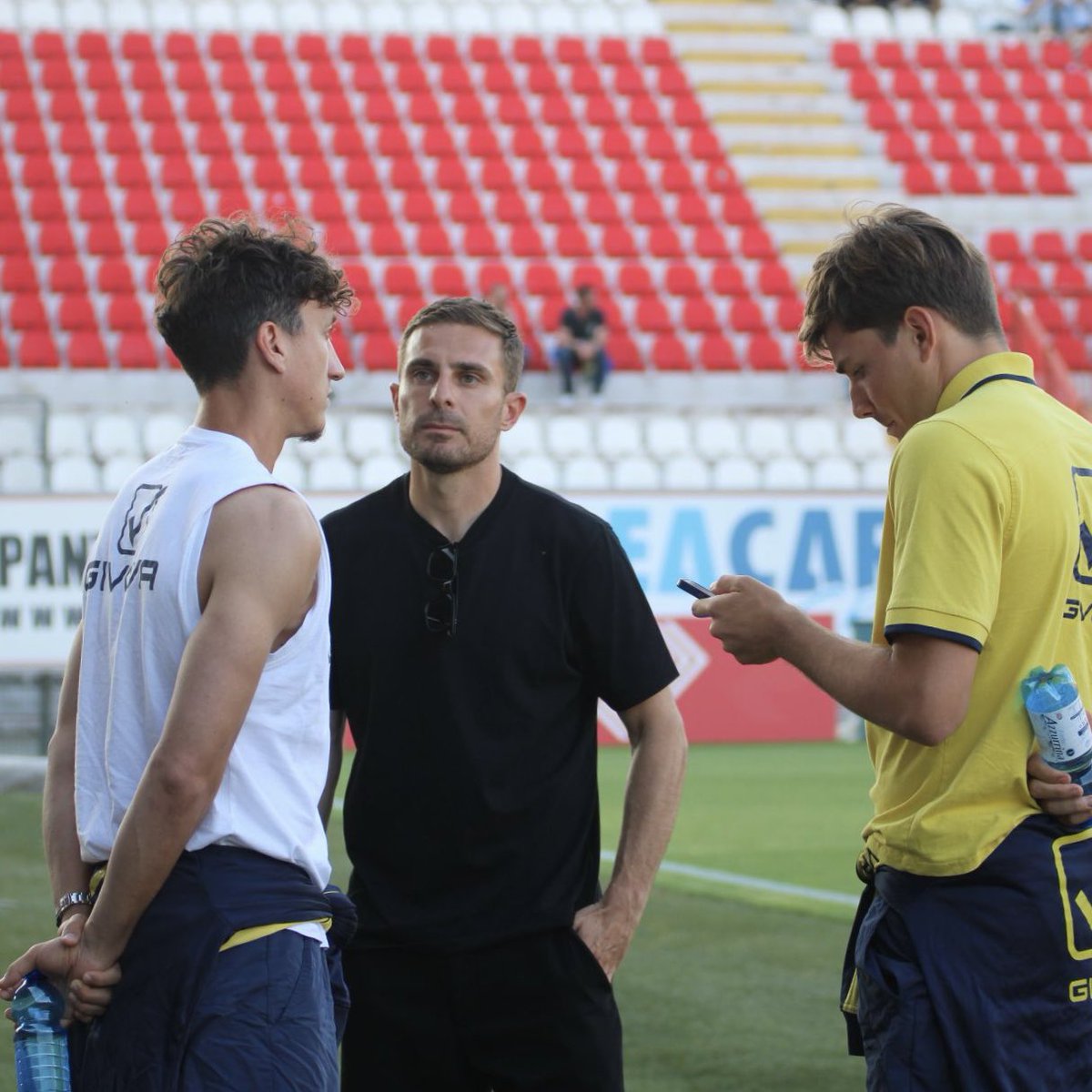 CarrareseCalcio's tweet photo. Al “Romeo Menti” di Vicenza. #Playoff2014 https://t.co/88XfXx4AU0