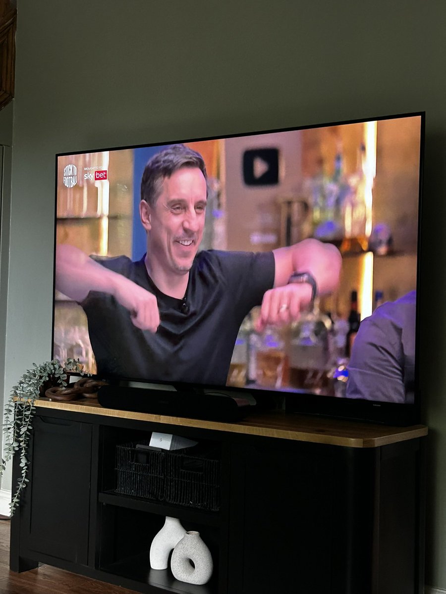 Cflowi's tweet photo. @GNev2 for Mayor of MCR🐝🫶🏼 https://t.co/HX54oBmeMa