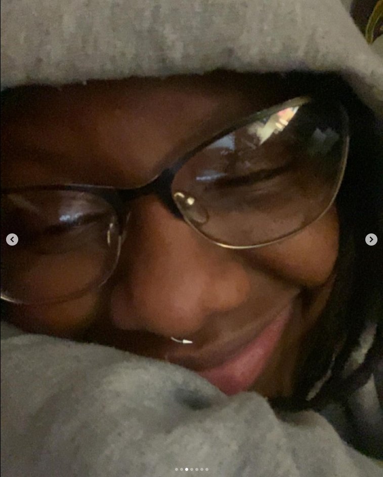 mnkmaji's tweet photo. hey yall i turned 21 last week
not much going on in life as of rn im just enjoying it
i love my circle
i also found out that i like whiskey
love yall i was super drunk here https://t.co/frpHJ1HwZz