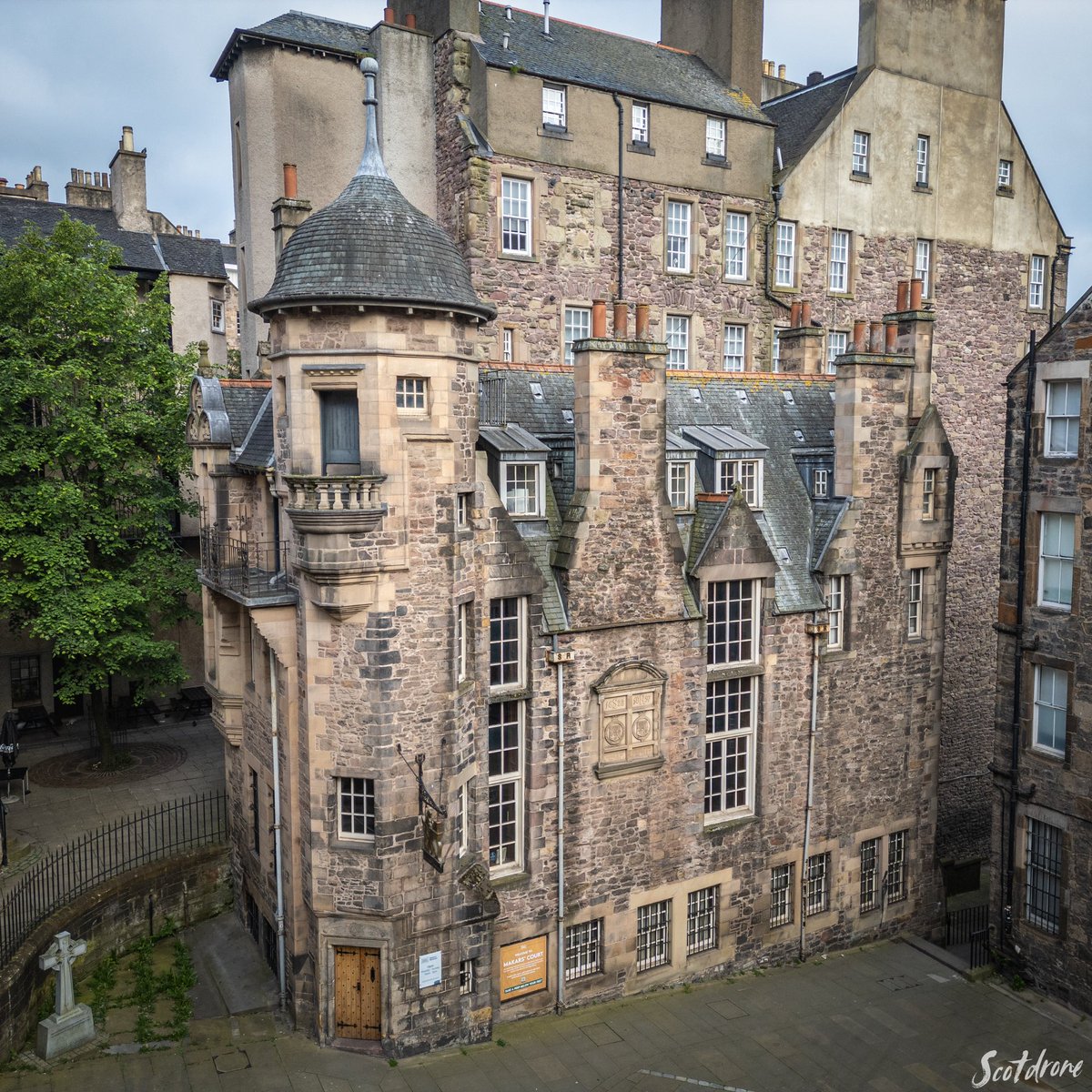 scotdrone's tweet image. The Writers Museum located just off the Royal Mile in Edinburgh 😊
#edinburgh #visitedinburgh #scotland #visitscotland