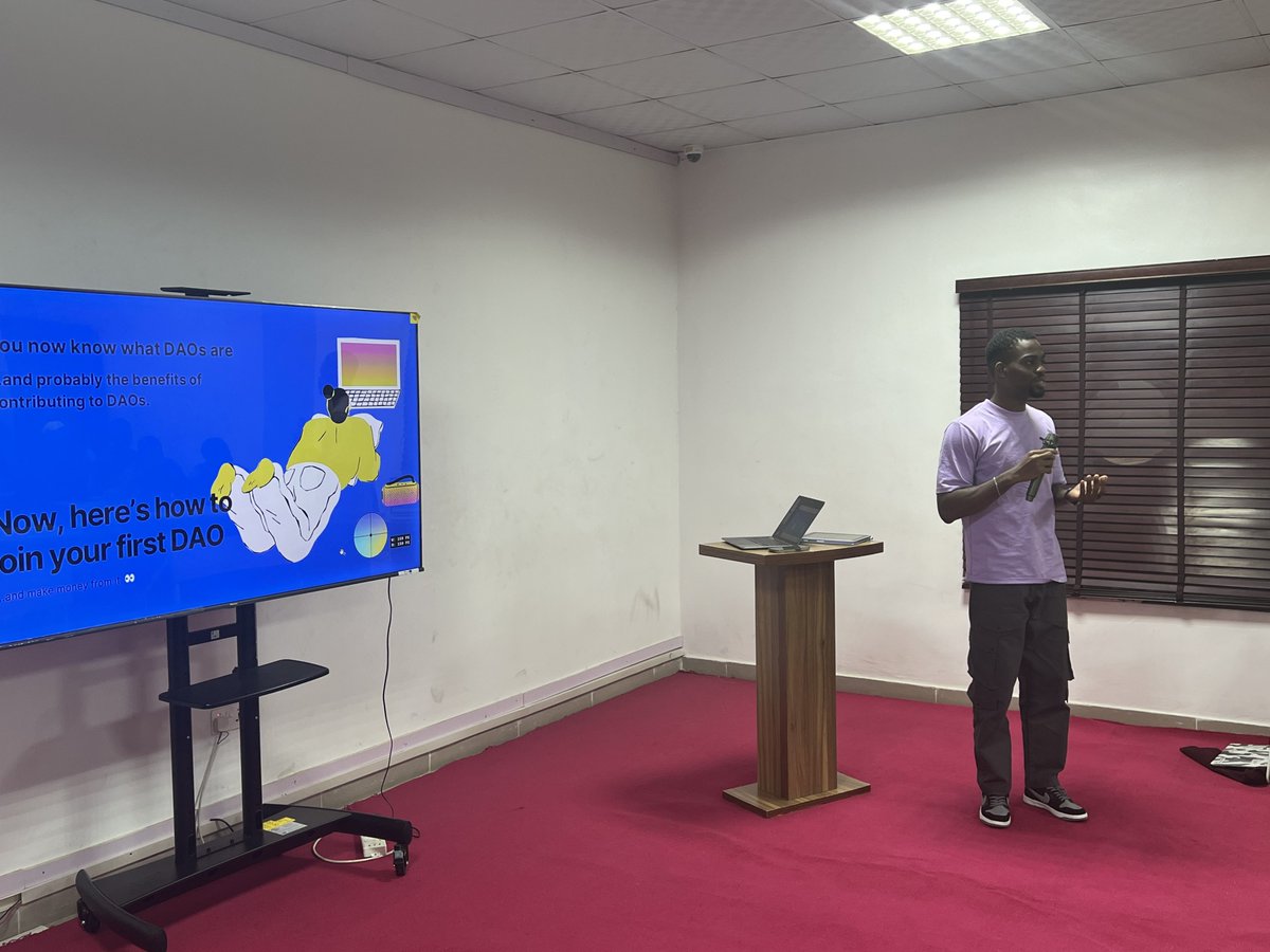 hamzat_iii_eth's tweet photo. Last weekend, I gave a presentation to @UnilagNigeria students and members of @Web3Unilag about how to join and contribute to DAOs.

Of course, I gave a special recommendation of @ProXifyDAO as an excellent starting point. https://t.co/hR2ymChYu2
