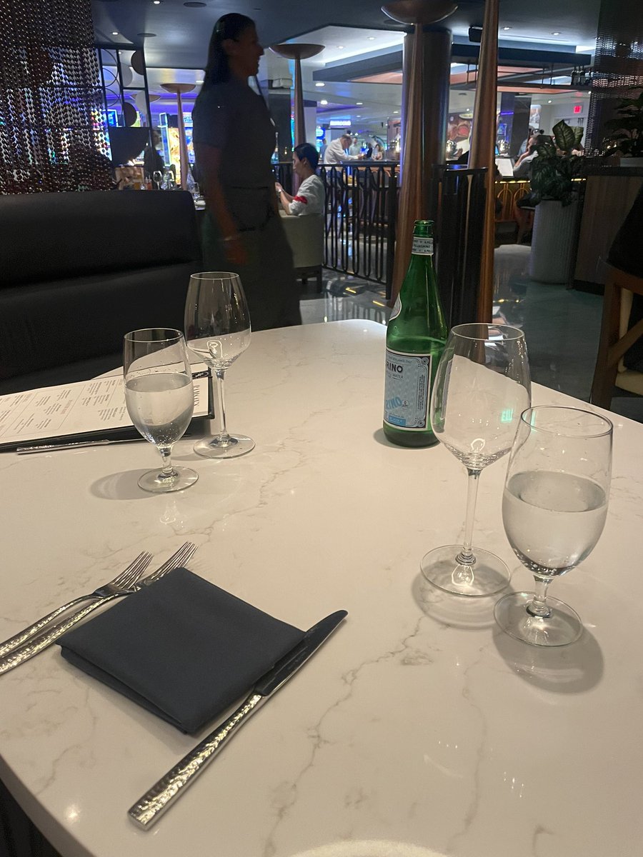 FedericoCerra's tweet photo. @GordonRamsay hey do you think this is a correct table if when I booked the table I said it was a date in Vegas? https://t.co/atNxy9lEpH