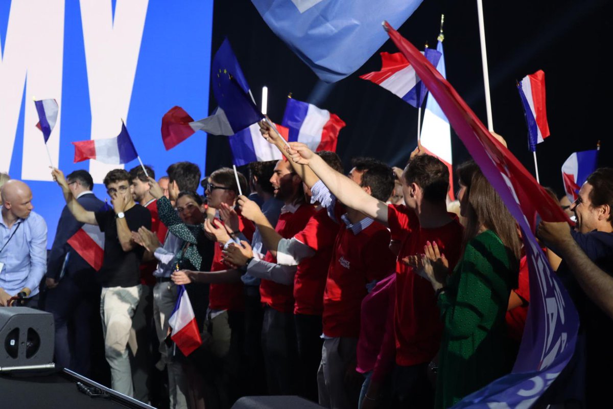 jeunesreps's tweet photo. 🔥Merci à vous, les @jeunesreps pour votre incroyable mobilisation lors de ce dernier grand meeting de campagne de @fxbellamy au Cannet ! 

👉Le 9 juin, un seul vote, un seul tour #AvecBellamy https://t.co/LfopQ6aCpg