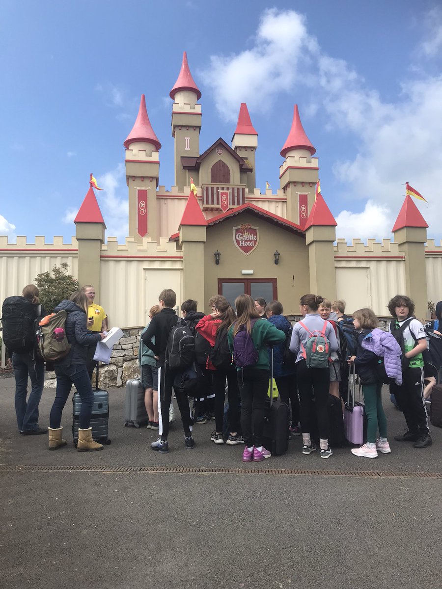 MidgleySchool's tweet photo. Wow what a fantastic day we have had today @gulliversfun We have amazing rooms in the Castle Hotel. We’ve held tarantulas and snakes in the animal experience. We’ve created our own theme park rides and had a fun music session #gulliversresidential https://t.co/mF7a1wyQ0F