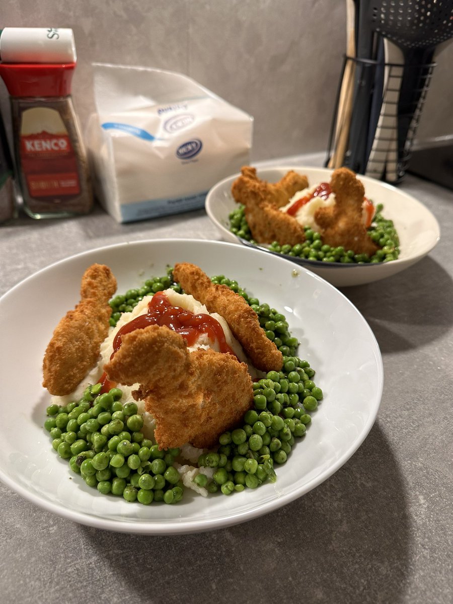 Medic_Russell's tweet photo. yes I suppose I do consider myself a chef https://t.co/6rNnezjaoW