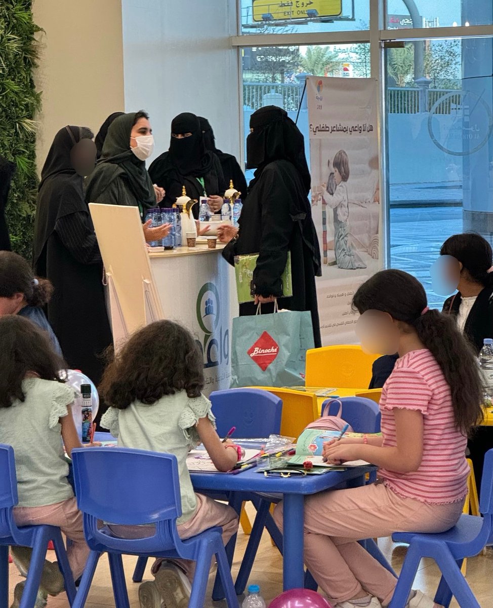 BahjaVolunteer's tweet photo. بالتعاون مع جمعية واعي، سعدنا بإقامة مبادرة (هل أنا واعي بمشاعر طفلي؟)
والتي تهدف إلى نشر الوعي العاطفي لدى الأطفال. و ماهي علامات فهم مشاعر الاطفال. و ما هو الاختلال العاطفي لدى الطفل؟ . و ماهي التدخلات العلاجية و دور الاخصائي النفسي في تقديم المساعدة.🙌🏻🚸 @wa3iSA 
@OthaimMalls https://t.co/uBAuGcYO1P