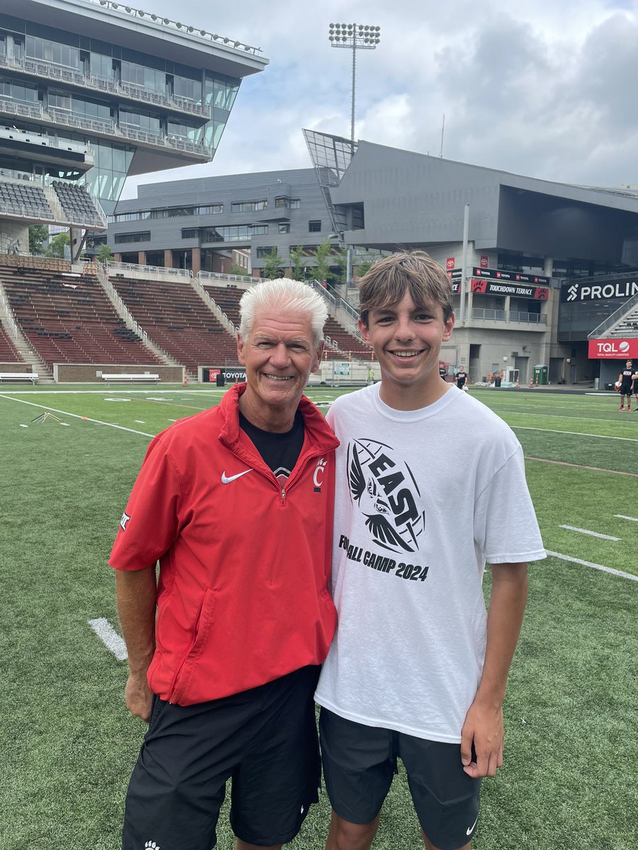 ajfitzstephens's tweet image. Had a great time at the @GoBearcatsFB specialist camp today! Thank you to all the coaches I learned a lot today. Can’t wait to be back! 

@CoachGantz @DB_CoachCoombs @Coach_Conner @LakotaEastFB @lakota_east