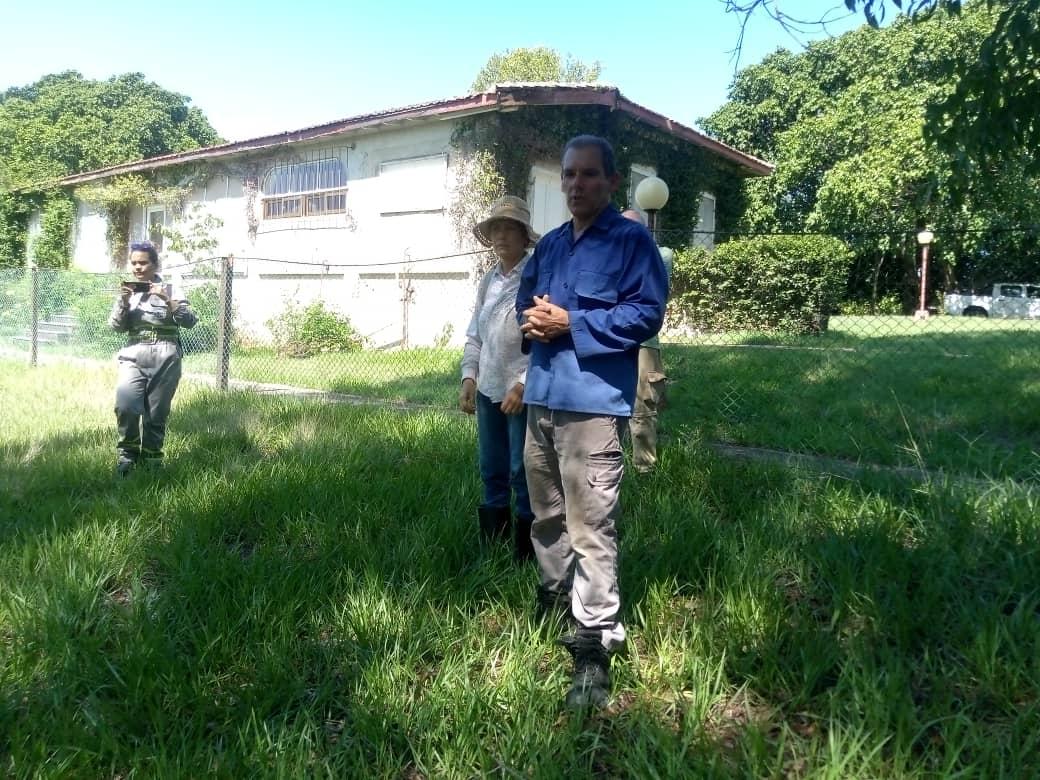 CitmacfgDeleg's tweet photo. Director y experto @botanico_cfg explica a trabajadores #RefineriaCienfuegos este #5Junio potencialidades de Jardín más antiguo de #Cuba desde #Investigación #Conservación como #ECTI
#AmarCubaAmarLaNaturaleza
@YolexiRdguez
@EdMartDiaz
@ArmandoRguezB
@citmacuba @botanico_cfg https://t.co/vpv3Rkyw5j