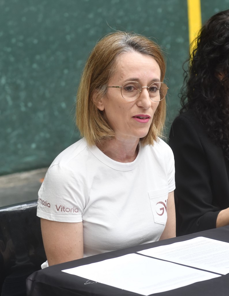 jull2000's tweet photo. @jull2000 Presentación  en el Frontón Ogueta de Vitoria-Gasteiz del V Open Internacional de  Gimnasia Vitoria-Gasteiz, que repite ubicación los días 8 y 9 de Junio.@vitoriagasteiz @Araba @ritmicavitoria 
https://t.co/JBU4szrLCH https://t.co/zg91fw1FQc