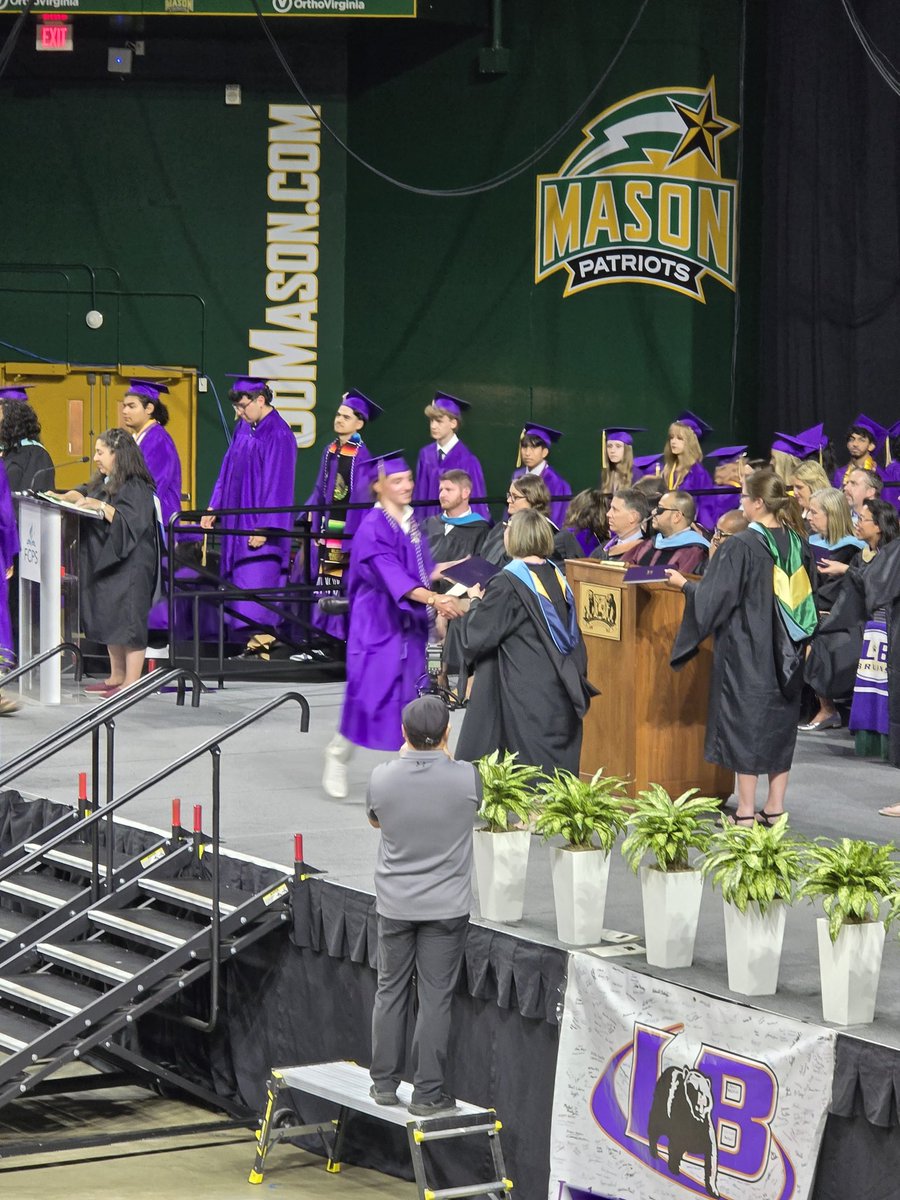 agallant7's tweet photo. He did it!! So proud of this guy - @crgallant14, and excited for what's next!! #onceabruinalwaysabruin #classof2024 #gohornets https://t.co/fnzWgt4nVh