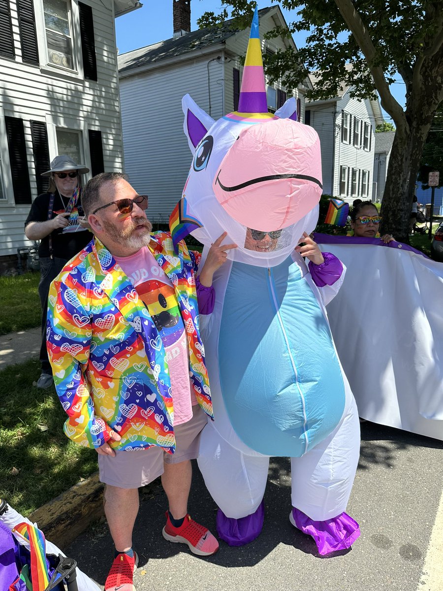 UponTheVerge's tweet photo. @OutSurgeons #aosashowyourpride @SaintFrancisCT  #middletown #pridefest was incredible! Yes that’s @DickBlumenthal thank you! #pride https://t.co/KVdBu47jIR