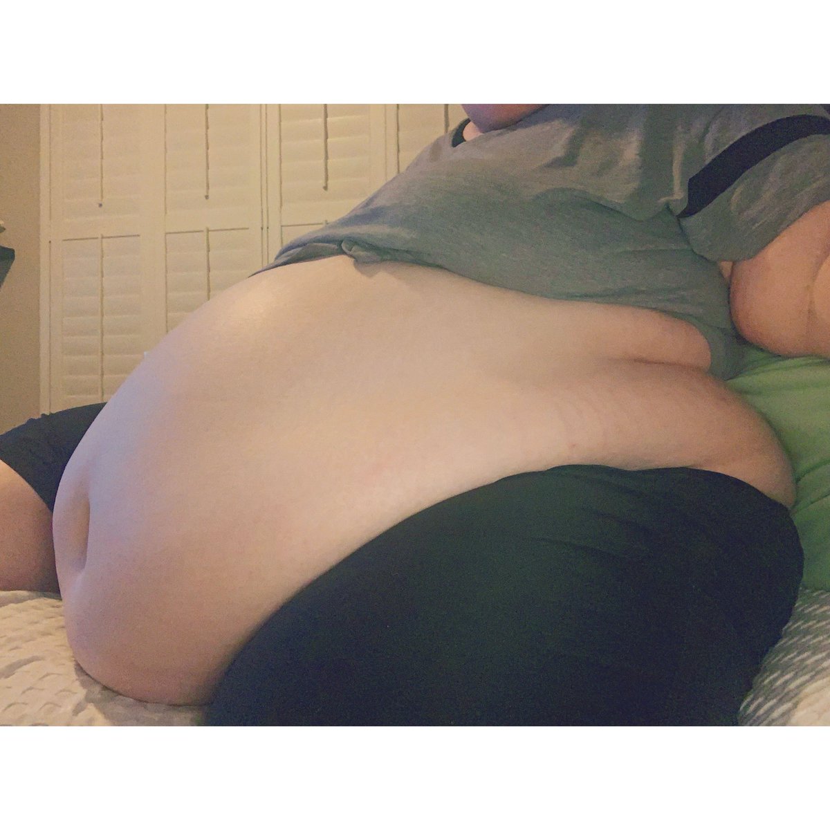 thatfattytoni's tweet photo. Blob life
#fat #fatwoman #belly #bellies #fatty #obese #obesity #hotobese #fathog #fatbabe #ssbbw #bbw #feedee #feedism #feedist #gainer #bloated #gut #bellybutton https://t.co/pJdwxadxVs