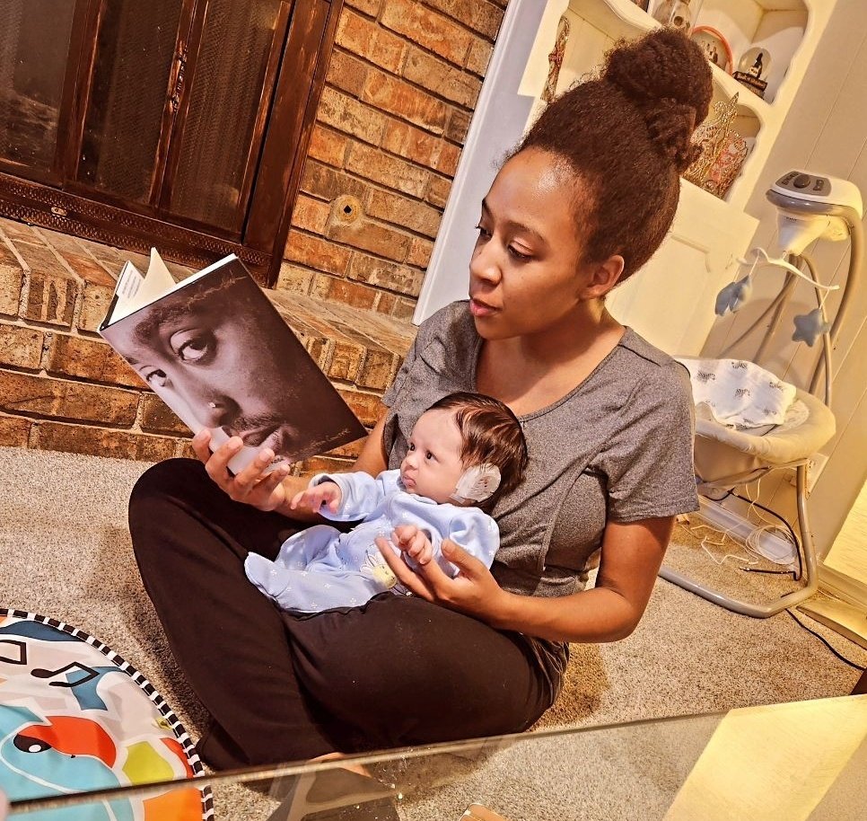 makavelirauhl's tweet photo. My best friend got me the book as an early bday present.. 📚🎁🥳🎂 I always tell her about Pac, Let her watch him and listen to him. She knows alot more now and I love that she is showing her daughter who he is as well... BEAUTIFUL THING! #TupacLivesOn 🕊🙏🏿 https://t.co/zY3sfXJif3