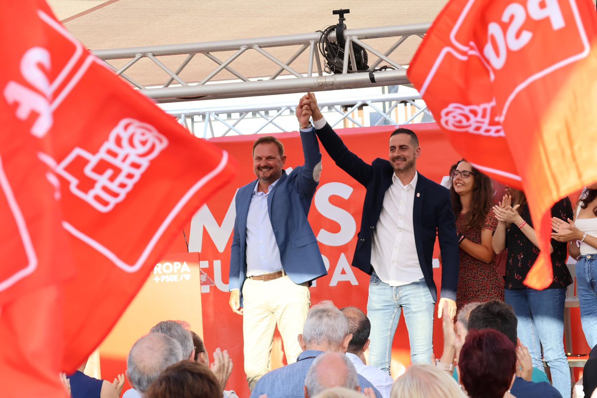 pspvprovalencia's tweet photo. 👉 El domingo #9J nos jugamos seguir fortaleciendo el proyecto de la Europa social frente a quienes buscan el retroceso en derechos y libertades.

🌹Acto de @SocialistesVal en #Mislata. 

Con @CarlosFBielsa @Vicezara y @malui_mm 

#MásEuropa
➕PSOE/❤
#9JEleccionesEuropeas https://t.co/JrTo9IIKdr
