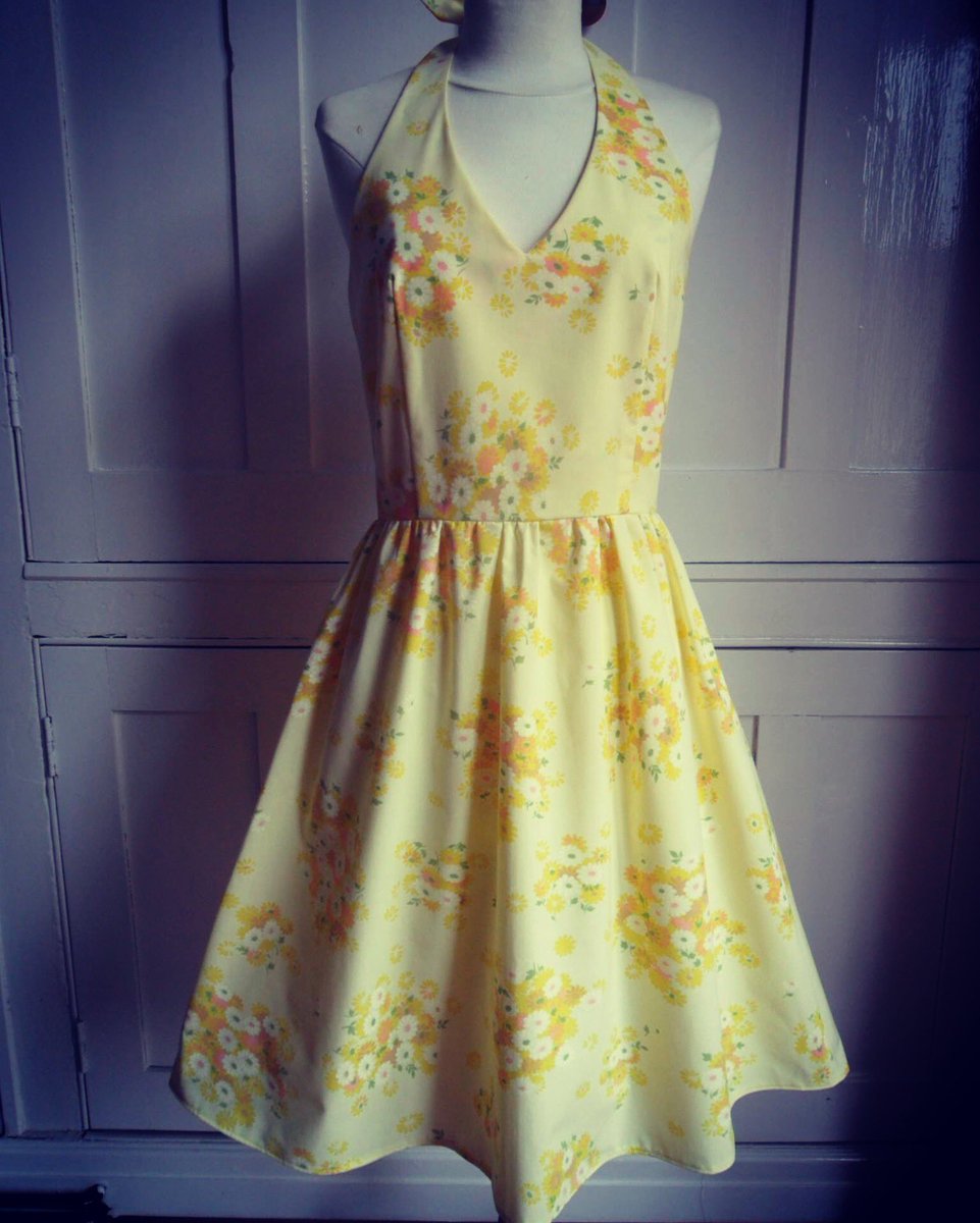 LeatherCork's tweet photo. @sewingbee Vintage bedsheet turned into a dress 💛 #sewingbee #memade https://t.co/FS5gYWeG2G