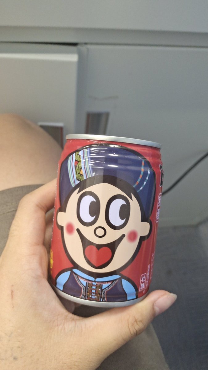 shrbykya's tweet photo. 小孩哥：
老师我送你一瓶旺仔，祝你越喝越牛逼 https://t.co/qjYWZ6me3U