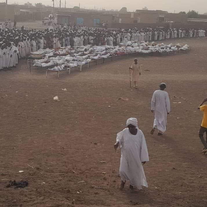 لما الميداين تبقى المقابر
لما الحشود تتدافر الموت
وين انت يا جيش الهنا
شابكنا جاي ليك سنة

تسقط كتائب الجنجويد ، يسقط كل من خان وباع وتخاذل.

#انقذوا_ولاية_الجزيرة
#ذاكرة_الجزيرة
#مجزرة_ود_النورة
#لجان_مقاومة_مدني