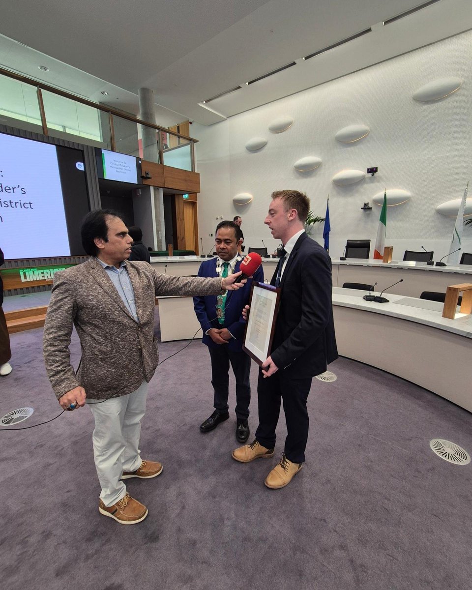 LimerickCricket's tweet photo. Our club was delighted to be welcomed at the Mayoral Reception by Cathaoirleach of the Metropolitan District of Limerick and Councillor Azad Talukder. The club was recognised for its contribution to cricket, pictured is Stephen Hackett accepting the club's scroll at the event. https://t.co/XuKXRdqmdr