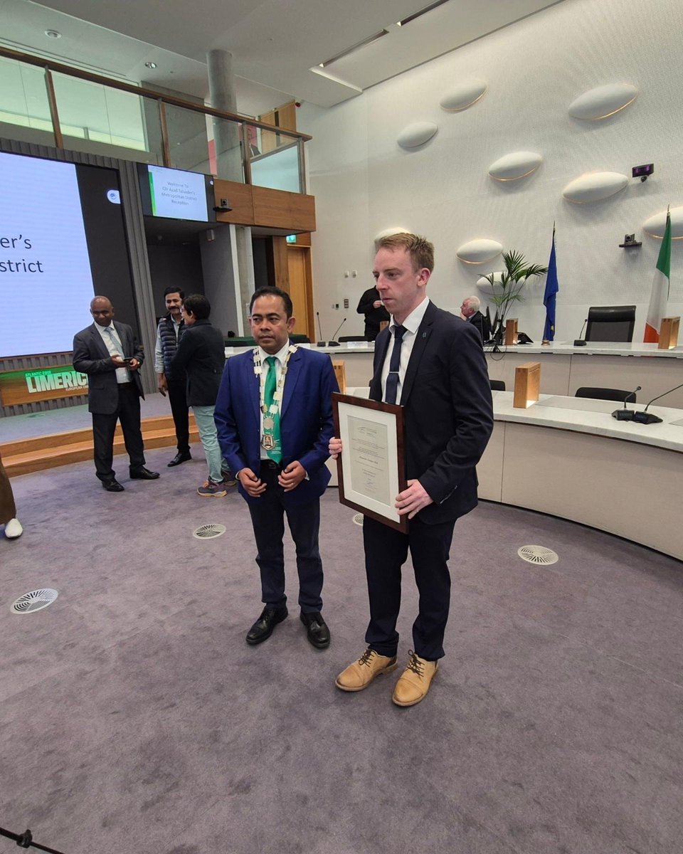 LimerickCricket's tweet photo. Our club was delighted to be welcomed at the Mayoral Reception by Cathaoirleach of the Metropolitan District of Limerick and Councillor Azad Talukder. The club was recognised for its contribution to cricket, pictured is Stephen Hackett accepting the club's scroll at the event. https://t.co/XuKXRdqmdr