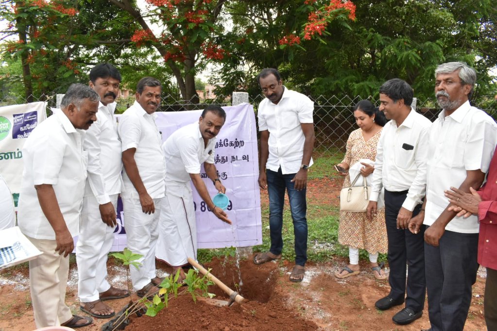 SadhguruTamil's tweet photo. எங்களது நன்றிகள்:

மேயர், திரு. M. அன்பழகன் @anbazhagandmk

மேயர், திரு. S.A. சத்யா

மேயர், திரு. SUN. ராமநாதன் 
@sunramanathan_

மேயர், திரு. R. மகேஷ்

(7/7) https://t.co/IygAgWvxKG
