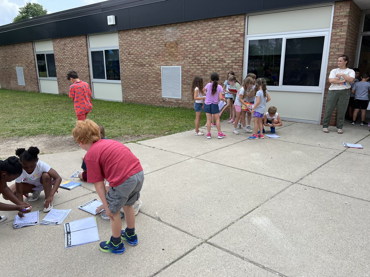First grade yearbook signing!!!! 🤩🤩🤩