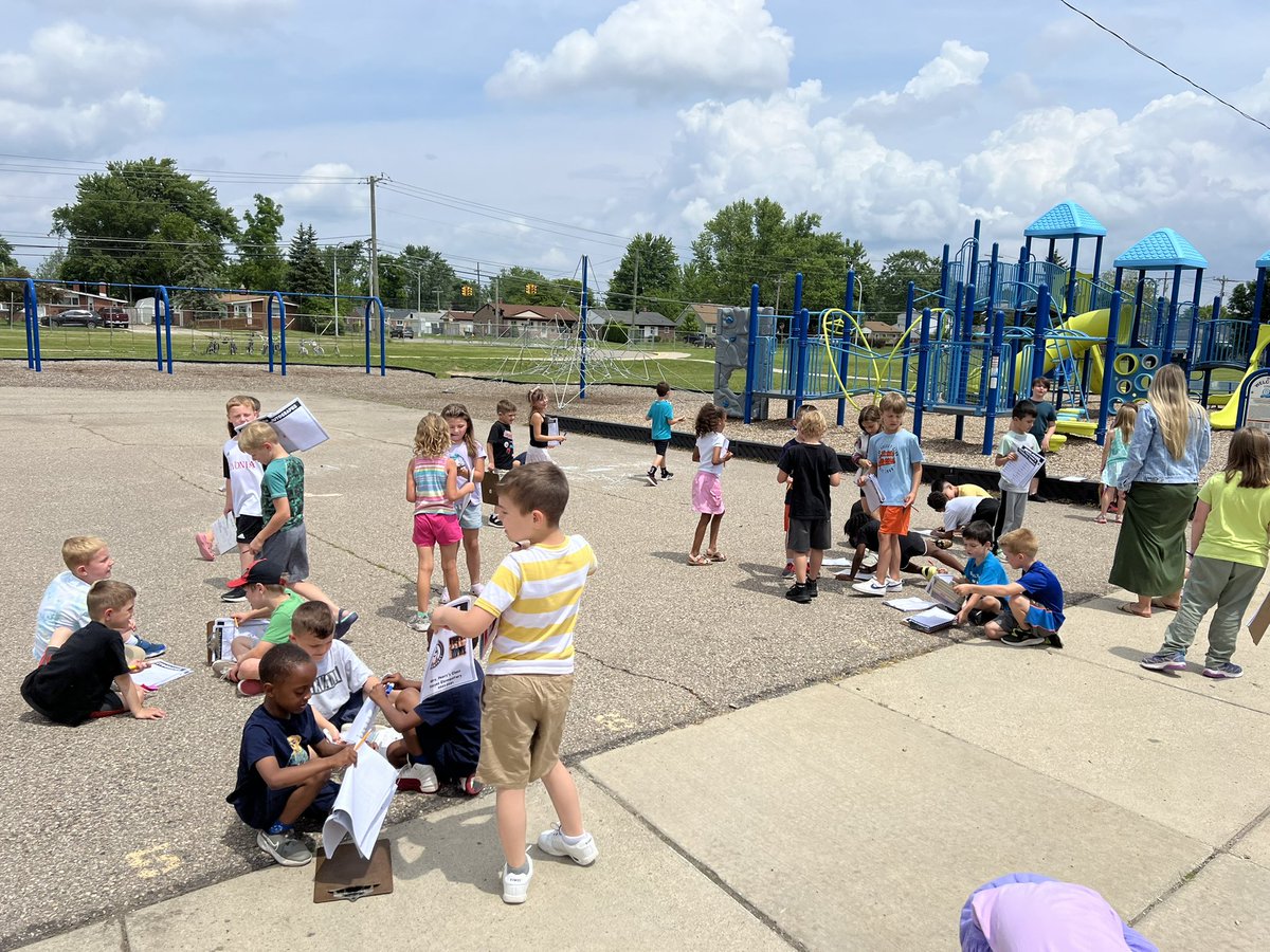 MrsMMatson's tweet photo. First grade yearbook signing!!!! 🤩🤩🤩 https://t.co/leBZEnigor