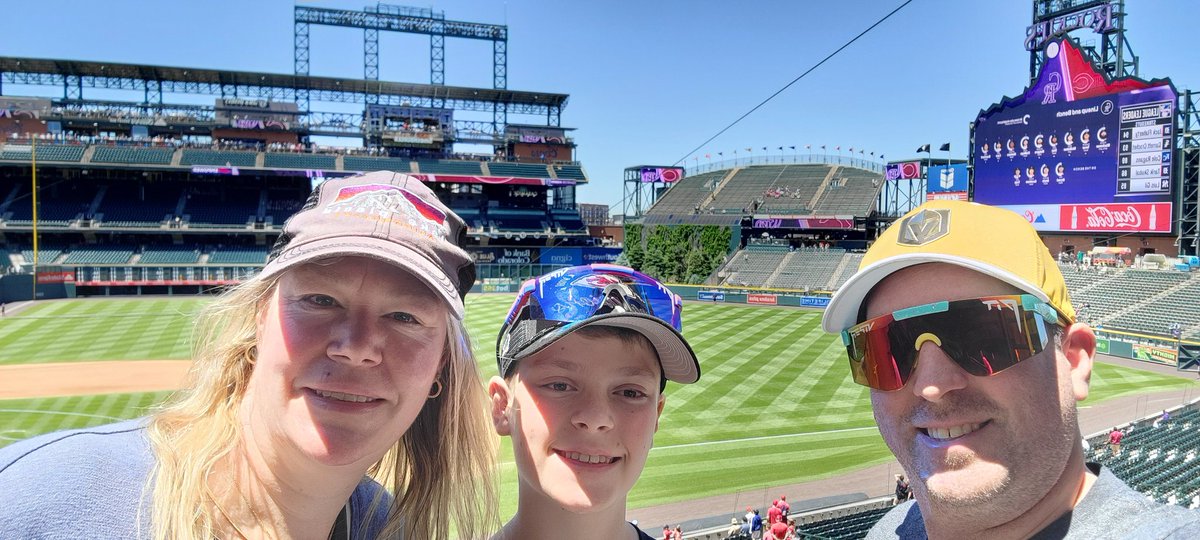 apatonai's tweet photo. #ilovecoorsfield first game from KC https://t.co/rdRiZOxr7F
