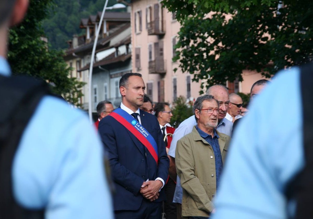 B_Bernard73's tweet photo. 🇨🇵 Présent à la cérémonie d'#Ugine en mémoire des 28 innocents fusillés le 5 juin 1944, il y a 80 ans.
Jamais nous les oublierons.
Merci aux associations patriotiques et aux élus présents pour ce devoir de mémoire. https://t.co/rtYnqAjAve