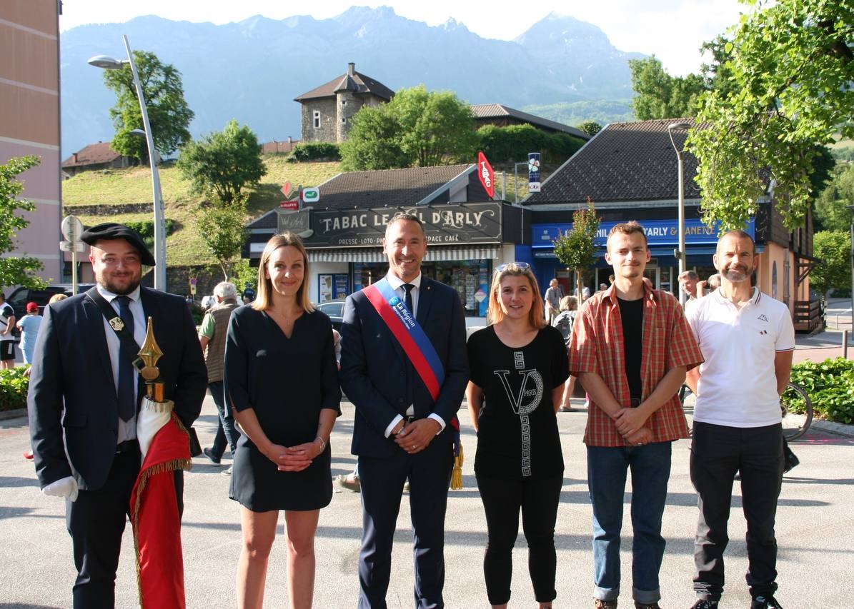 B_Bernard73's tweet photo. 🇨🇵 Présent à la cérémonie d'#Ugine en mémoire des 28 innocents fusillés le 5 juin 1944, il y a 80 ans.
Jamais nous les oublierons.
Merci aux associations patriotiques et aux élus présents pour ce devoir de mémoire. https://t.co/rtYnqAjAve