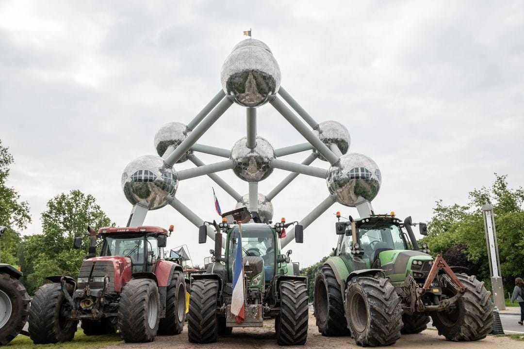 FDF_Nederland's tweet photo. Afterview #Brussel #Megaprotest #EU #ZuurLinks 🚜🚜🚜🚜🚜 https://t.co/6IBwo7TgEF