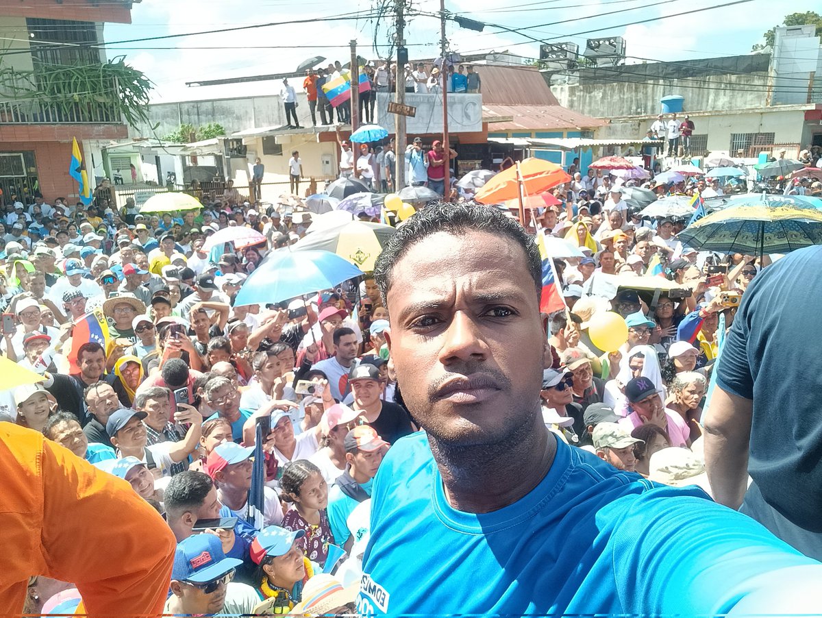 Yandir_PCD's tweet photo. Desde el @PCD_Venezuela seguimos acompañando a la líder de la #unidad @MariaCorinaYA en este momento desde #CiudadBolívar mostrando como votar este #28deJulio por @EdmundoGU porque #VamosAGanarConEdmundo 

@ComanditosVzla @ConVzlaComando @CarlosAlaimove https://t.co/PNUSZZpczH