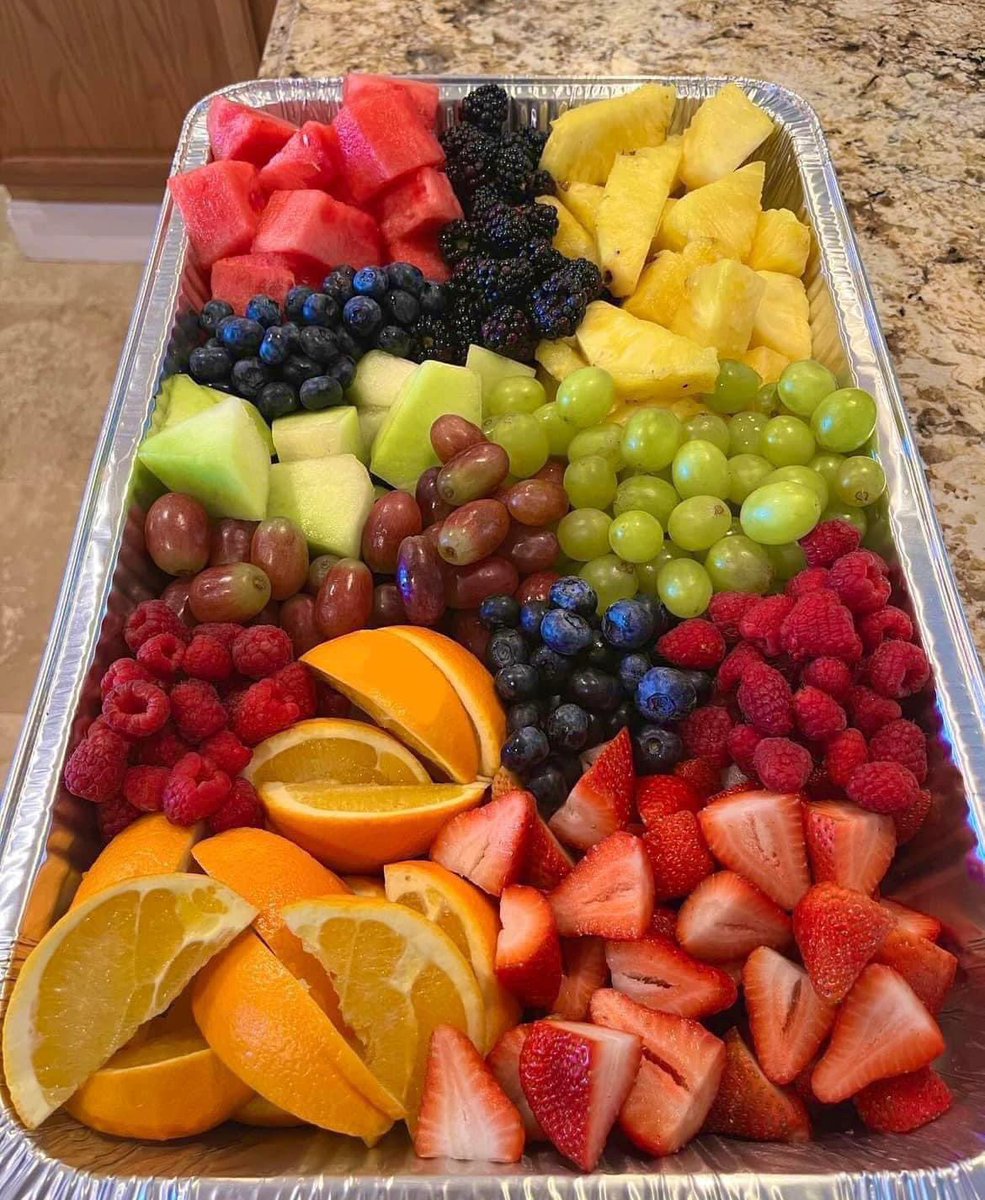 Whotfismick's tweet photo. you can only take 1 fruit off this tray https://t.co/K5THi2CbYm