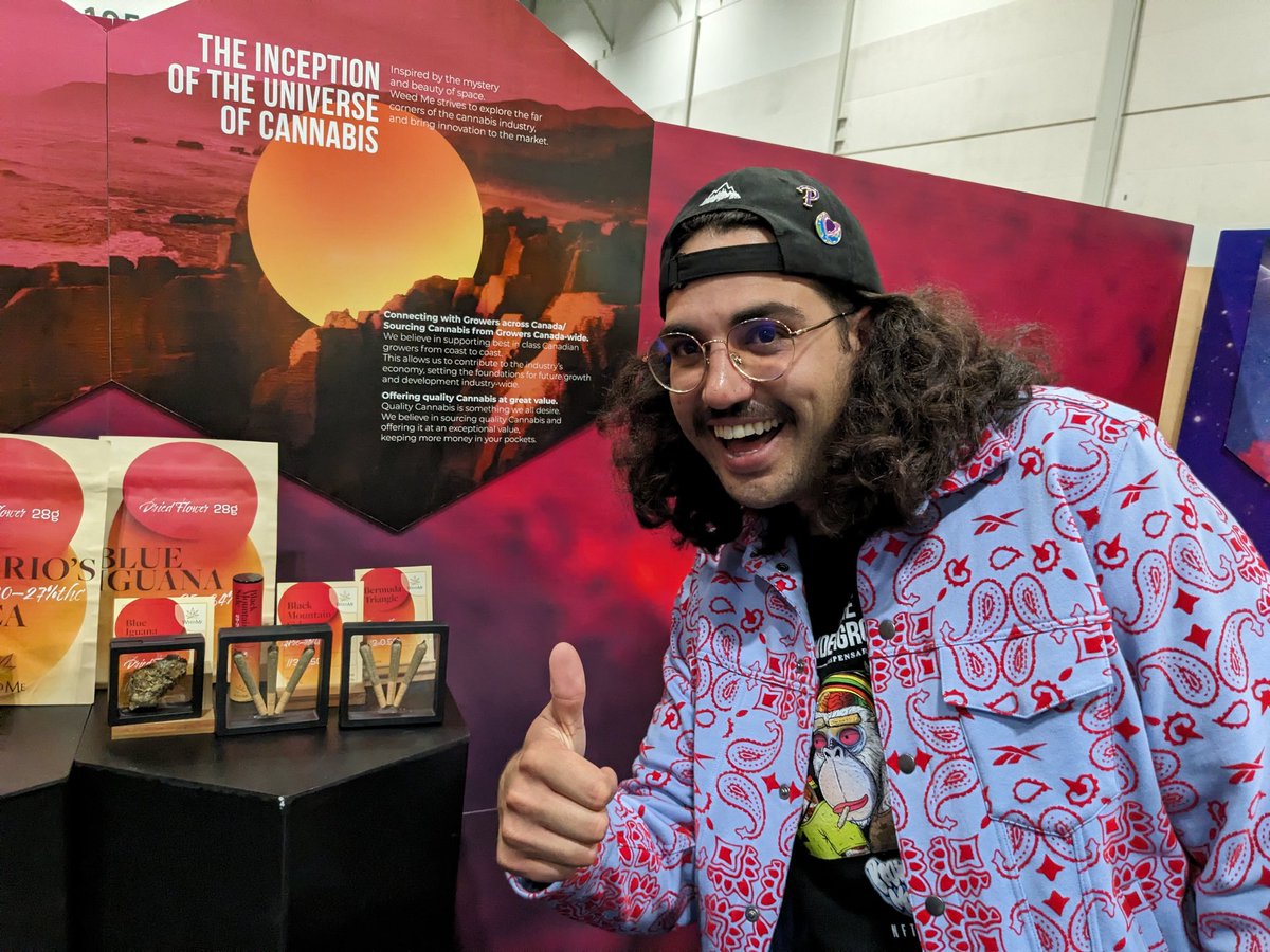 Dougie @HallsofFlowers Toronto 2024 Thumbs Up