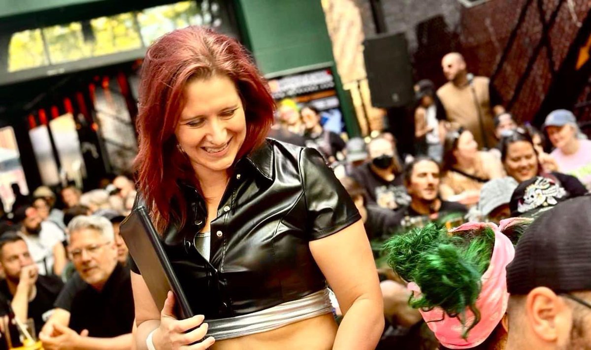 123Lutte's tweet photo. JESSIKA BLACK MAKING HER WAY TO THE RING TO TEACH ANOTHER LESSON IN PAIN AT POUZZAFEST ! #womenswrestling #indiewrestling #prowrestling #punkrock #pouzzafest https://t.co/Lw7ZbVSEOR